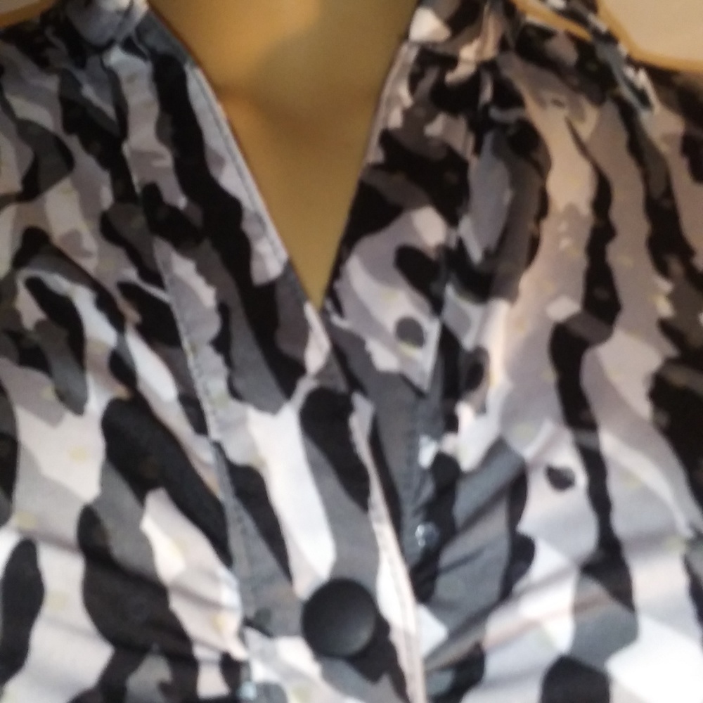 Essentials by Milano Zebra Button Sequined Size M - Picture 2 of 8